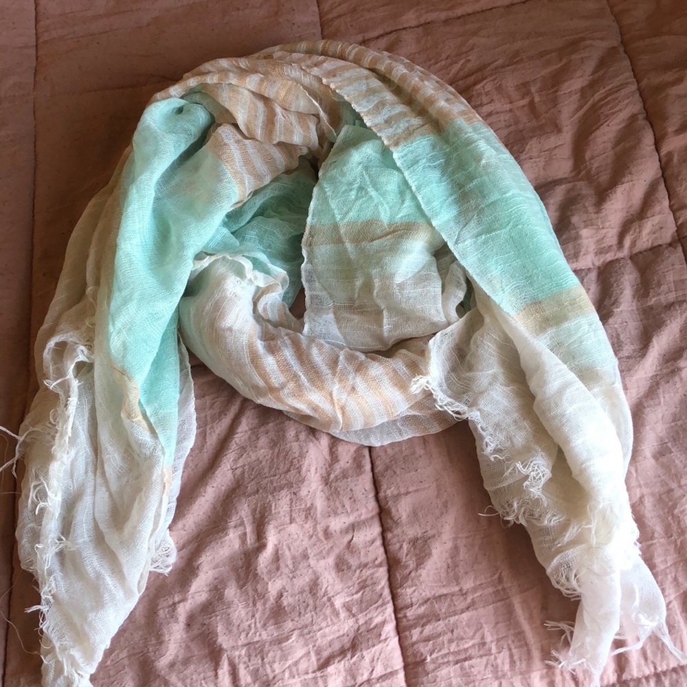 Jessica Simpson scarf